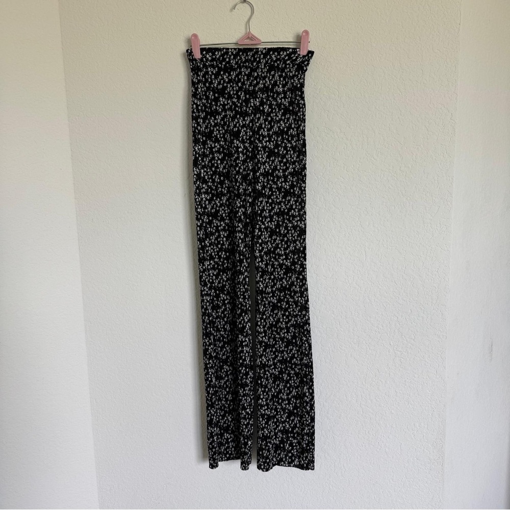 Pull&Bear Monochrome Floral Lightweight Trousers With Elastic Waist | Size S - Picture 1 of 7